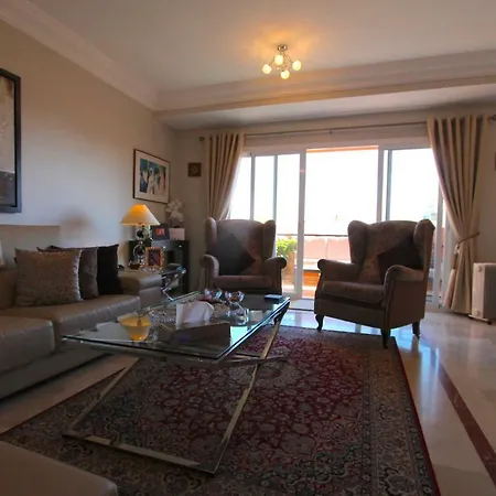Classy And Comfortable Penthouse Appartement *